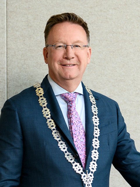 Burgemeester Patrick van Domburg