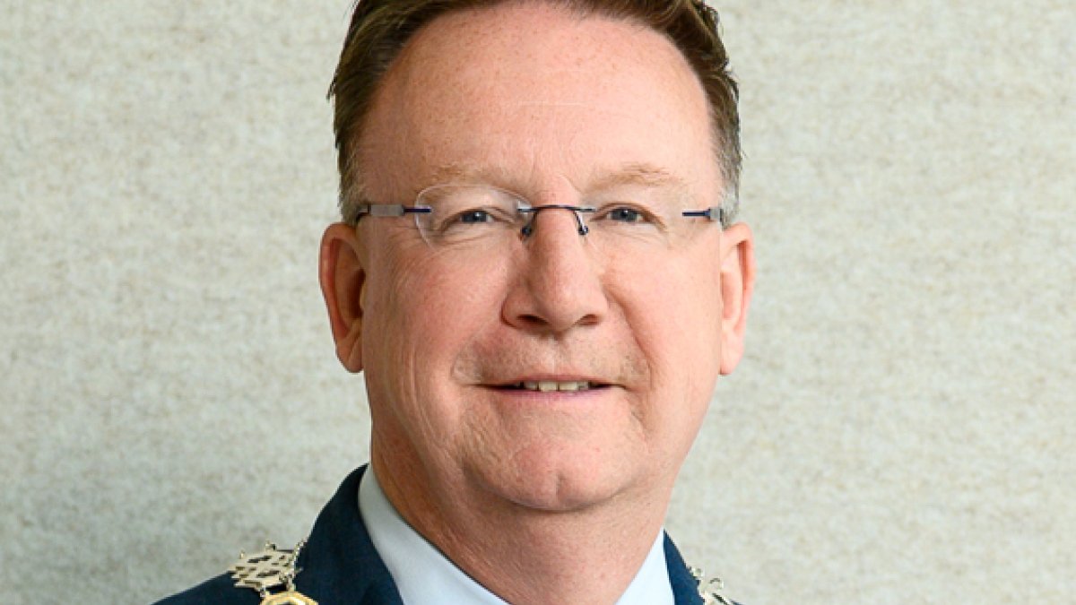 Politieke avond 2 oktober geschorst vanwege geschreeuw en vuurwerk bij voorstel opvanglocatie Hengel