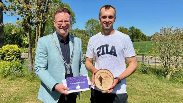 Burgemeester Patrick van Domburg met Stanislav Suddia