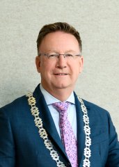 Burgemeester Patrick van Domburg