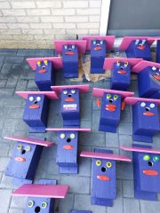 Vrolijke vogelhuisjes in Bronckhorst kleuren.