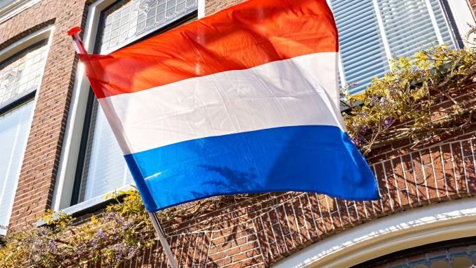 foto van wapperende Nederlandse vlag