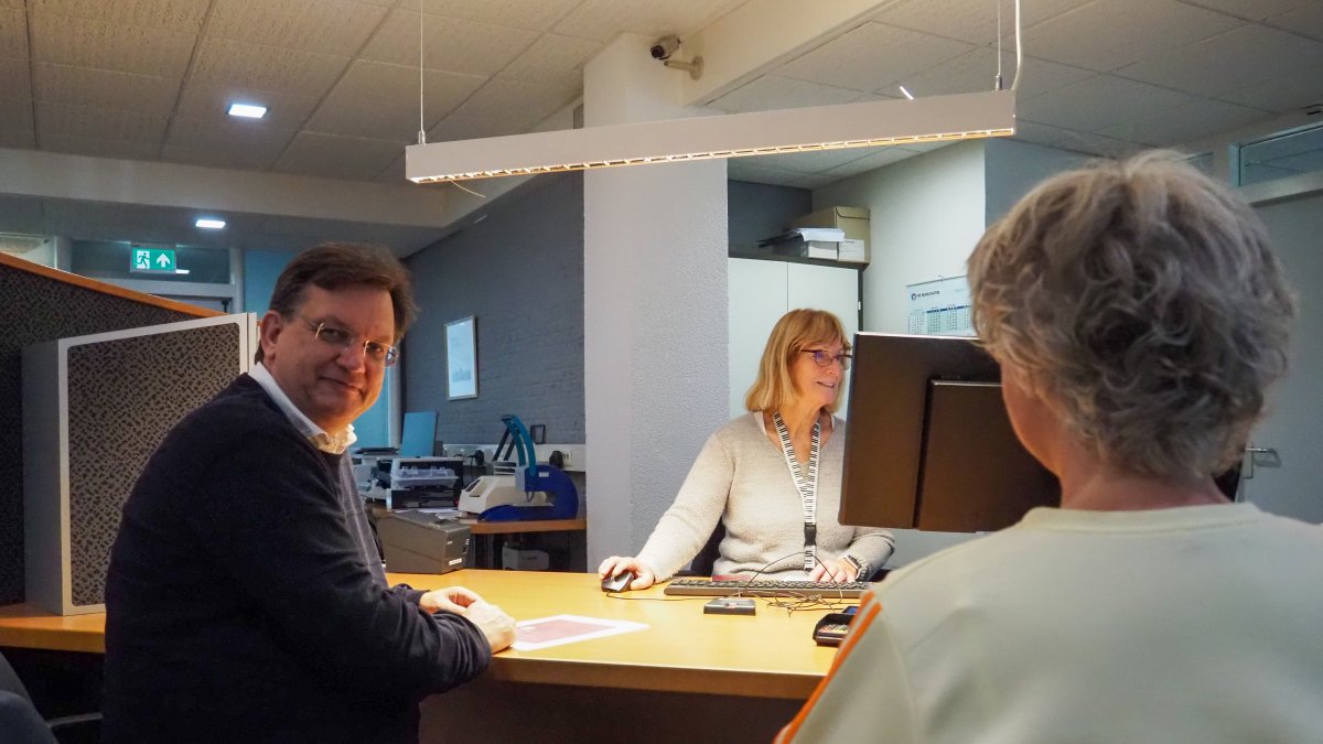 Burgemeester Jaco Geurts en zijn vrouw officieel ingeschreven