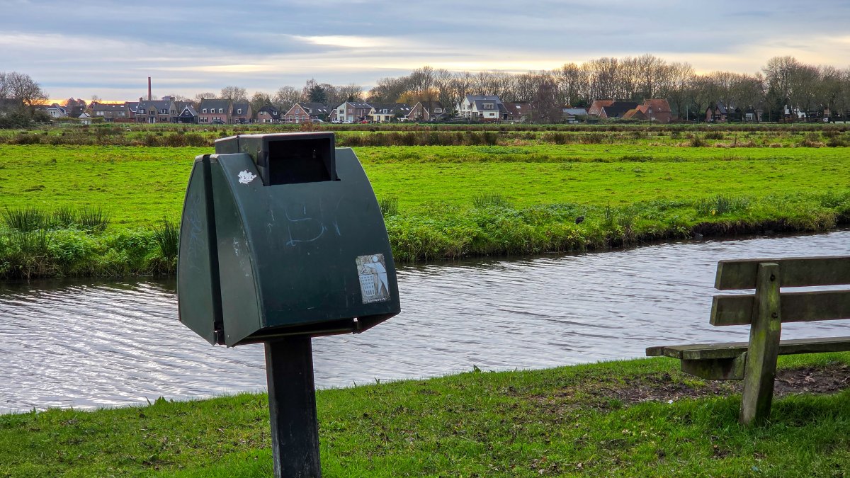 Weghalen en afsluiten prullenbakken voor jaarwisseling