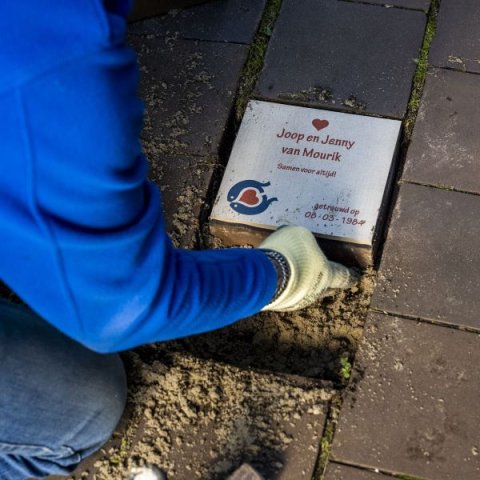 Liefdestegel van Joop en Jenny wordt gelegd