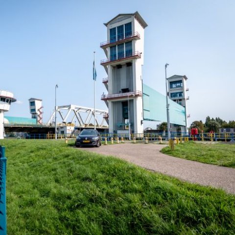 De Algerabrug of stormvloedkering Hollandse IJssel