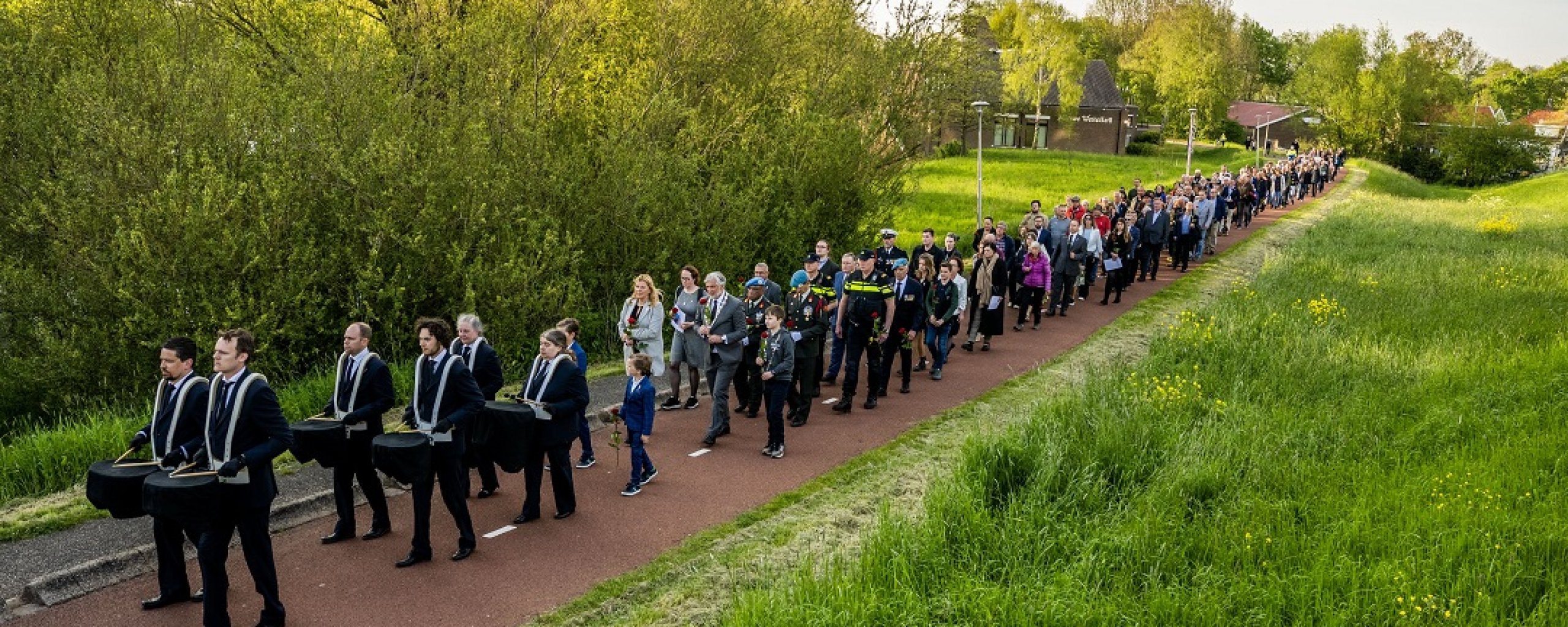 Stille tocht tijdens Dodenherdenking 2023 in Capelle aan den IJssel