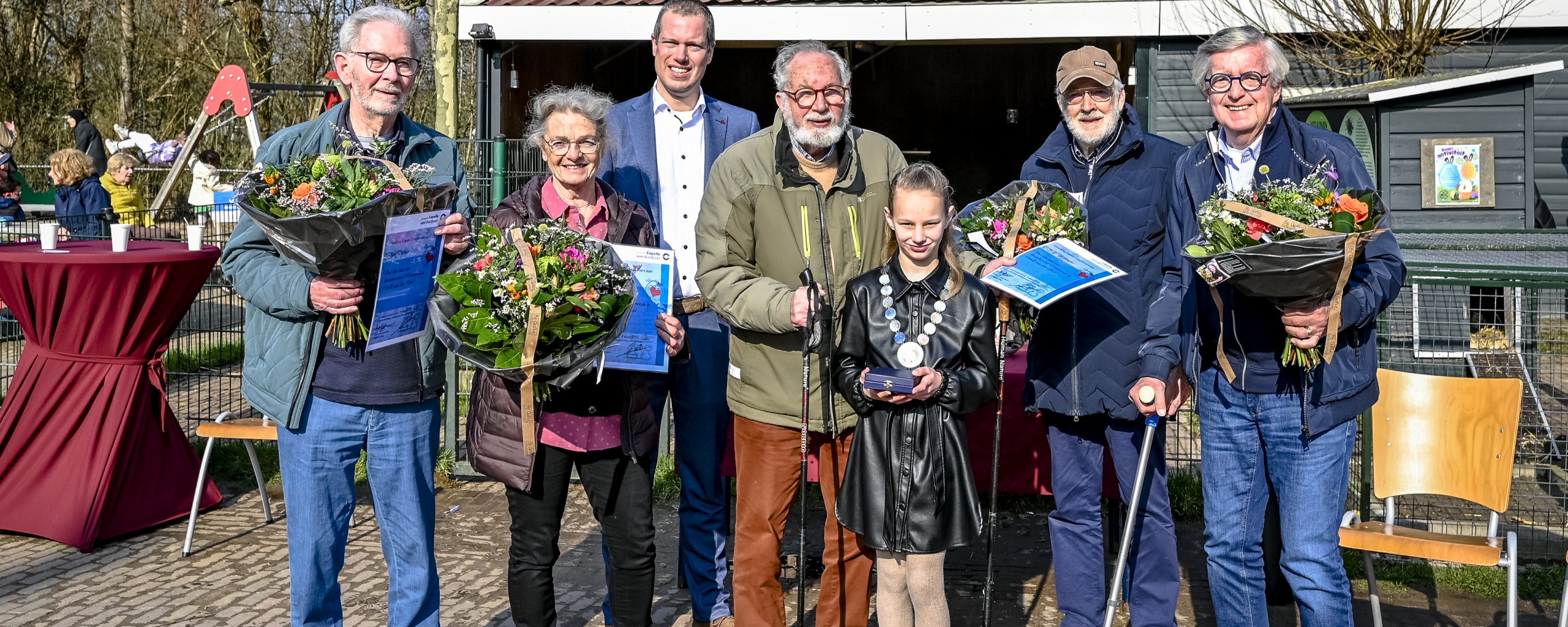 Bestuursleden met Capels Compliment