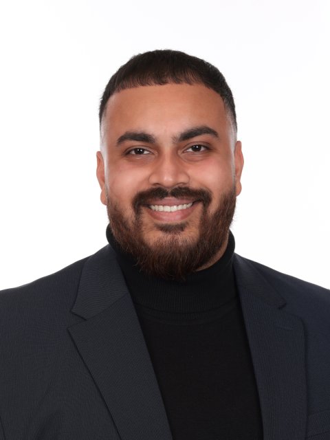 Portretfoto van Nitai Doelam