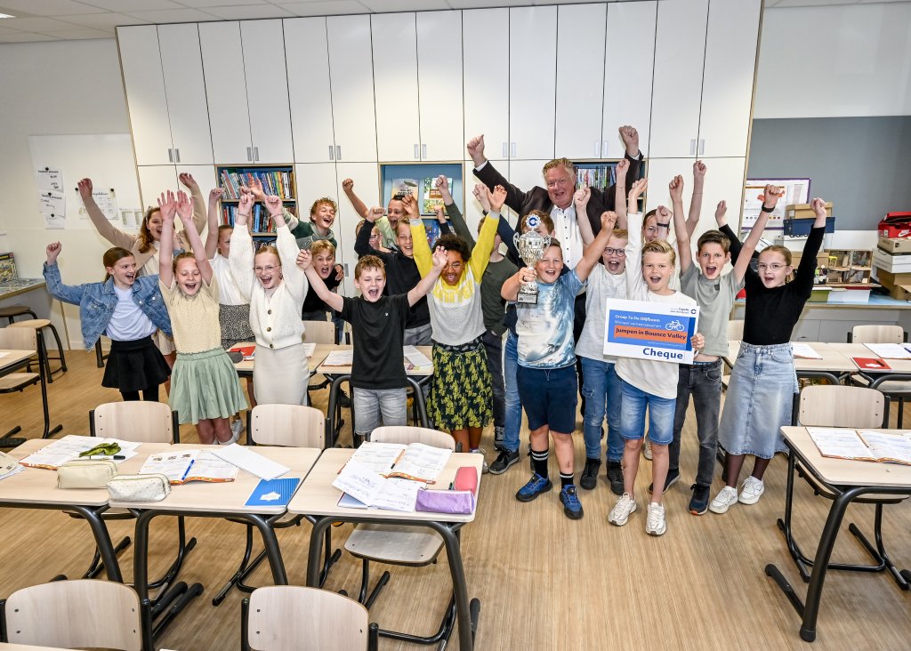 Groep 7a basisschool De Olijfboom winnaar fietsverkeersexamen.