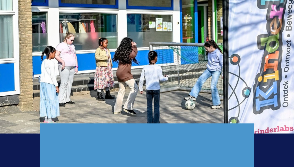 Kinderen spelen buiten