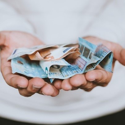 Handen met geld
