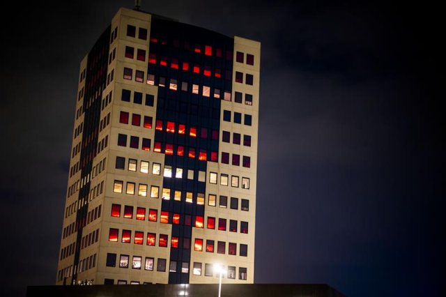 Gemeentehuis van Capelle aan den IJssel kleurt oranje