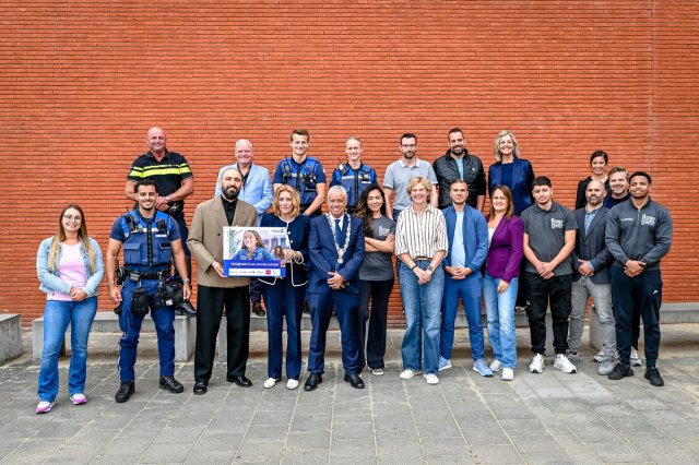 Alle partijen van het convenant Veiligheid in en om de school (foto van Jan Kok)