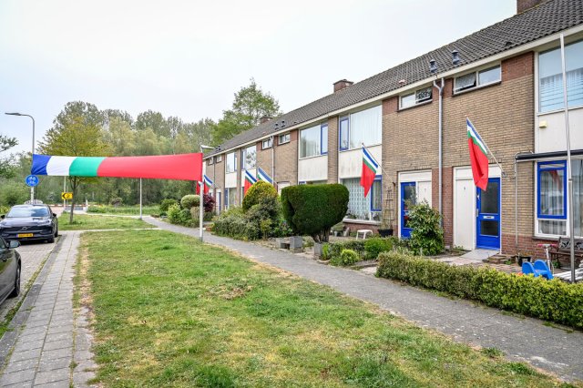 De Molukse vlag hangend in een Capelse straat (foto van Jan Kok)