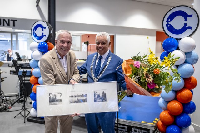 René van Hemert en burgemeester Joost Manusama (foto van Jan Kok)