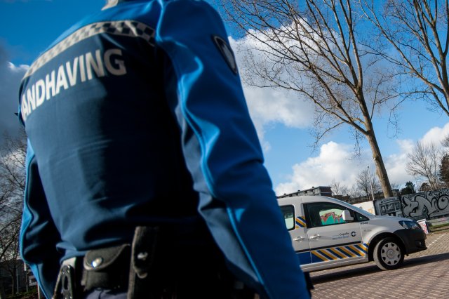 Handhaver met auto