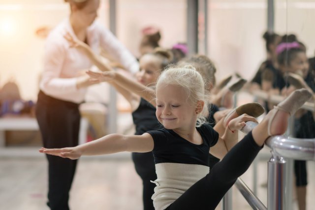 Meisje op ballet met Jeugdfonds Sport & Cultuur