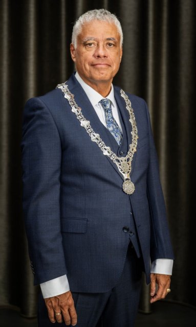 Burgemeester Joost Manusama (foto: Frank de Roo)