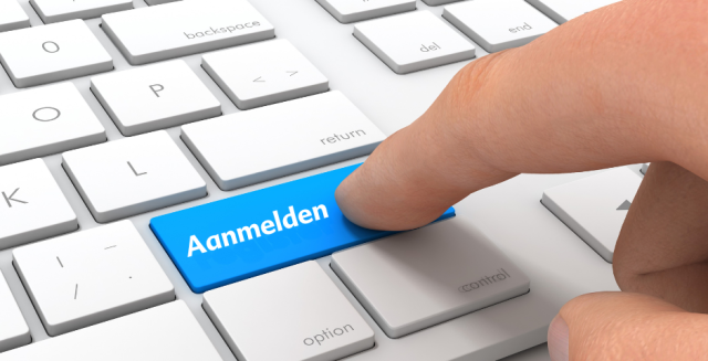 Een vinger klikt op een (fictieve) knop 'aanmelden' op een toetsenbord