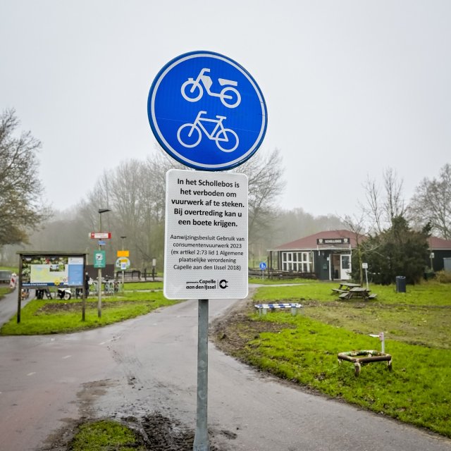 Bord vuurwerkvrije zone in het Schollebos (foto van Jan Kok)