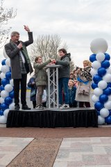 Wethouder Sjoerd Geissler opent het vernieuwde Stadsplein