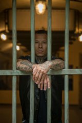 Spreker Roy achter tralies