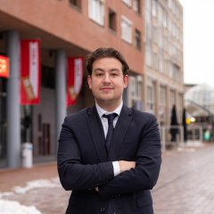 Portretfoto van Zinho Schelkers, lijsttrekker van D66