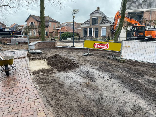 Kerkplein aanleg muurtje