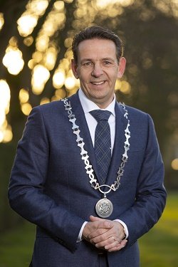 Portretfoto Burgemeester Roland van Kessel