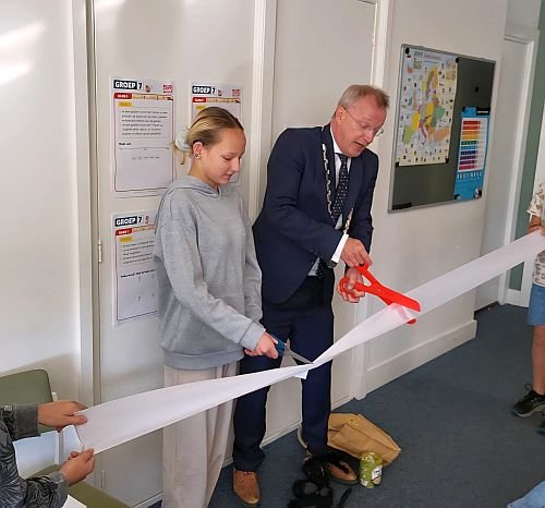 Opening Kinderboekenweek: kinderburgemeester Milou Groen en burgemeester Michael Sijbom.