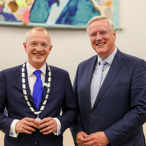 Tijdens de avond is Michael Sijbom officieel beëdigd als burgemeester door commissaris van de Koning Andries Heidema. Hij prees daarbij Sijbom voor zijn openheid en toegankelijkheid.