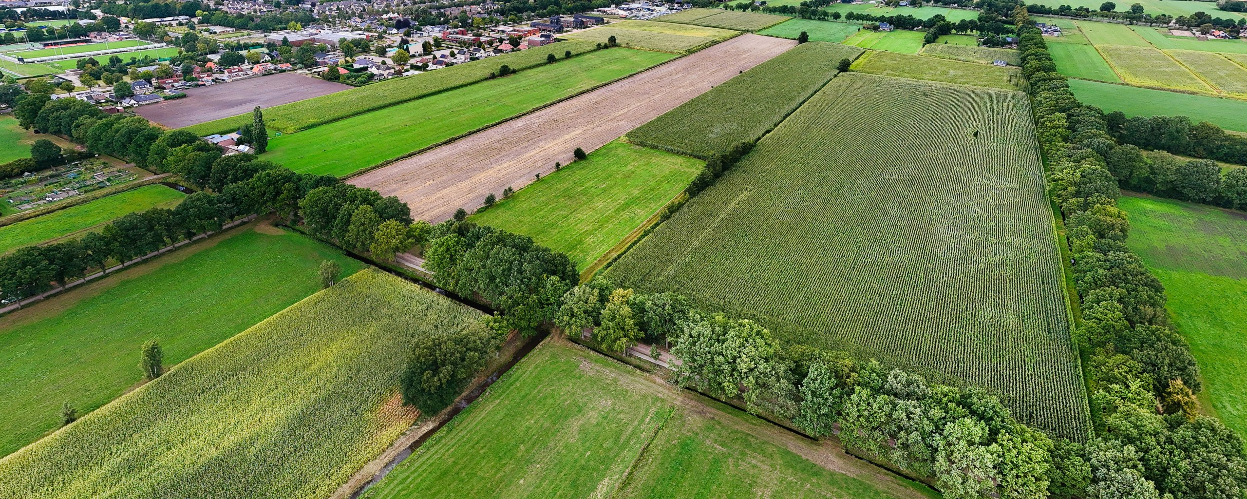 Op de foto staat het gebied Palthelanden vanuit de lucht gezien, dit zijn nu nog weilanden.
