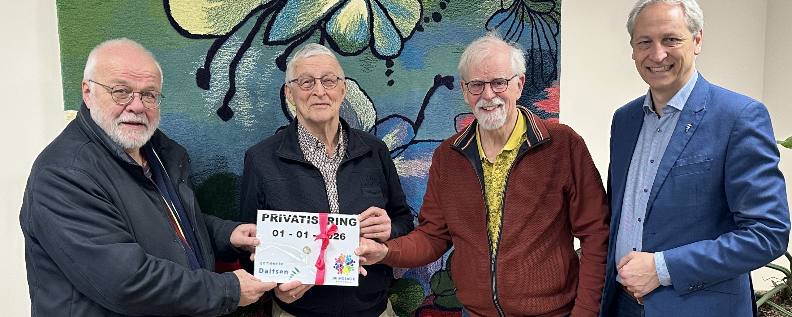 Wethouders met bestuursleden stichting de Mozaïek