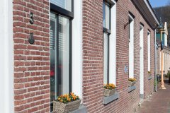 Foto van de voorkant van het monument aan de Vechtstraat in Dalfsen