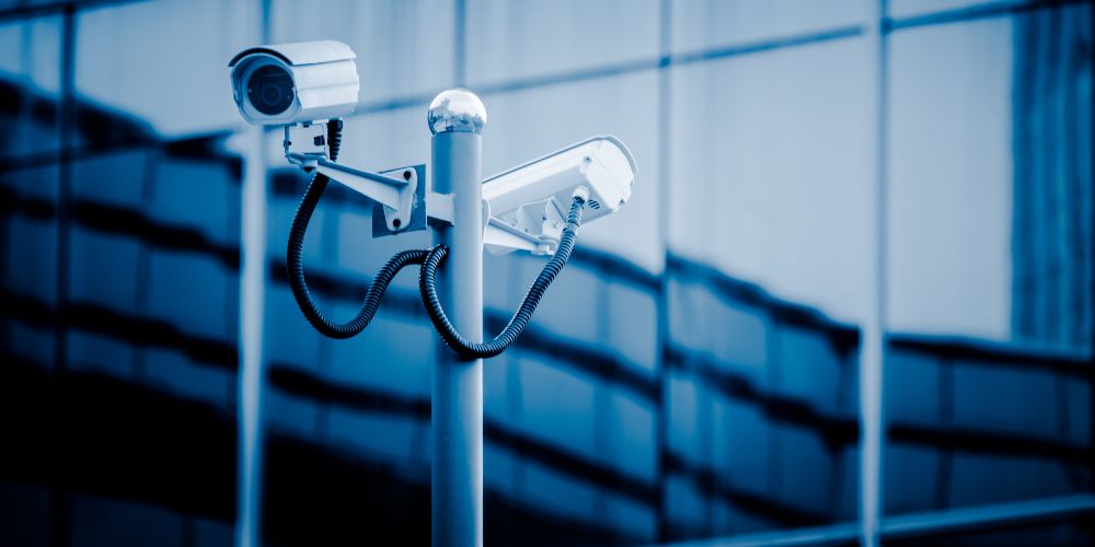 Een camera die zorgt voor cameratoezicht.