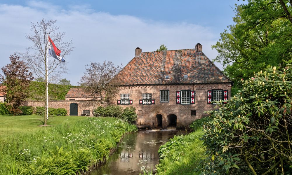 Foto historisch monument klein kasteel Haageind in Deurne