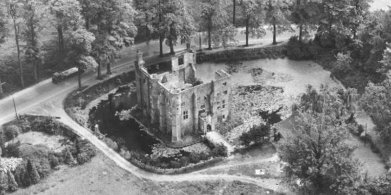 Het Groot Kasteel na de verwoesting van 1944 en vóór de consolidatie van 1952