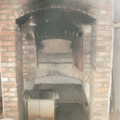 Close-up van de stenen oven van het bakhuisje