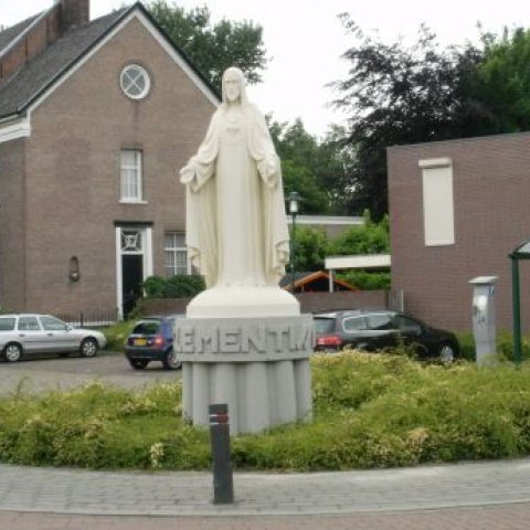 Kunstwerk Heilig Hartbeeld opschrift clementissime rex