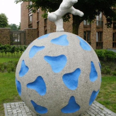 Kunstwerk Hond op bal