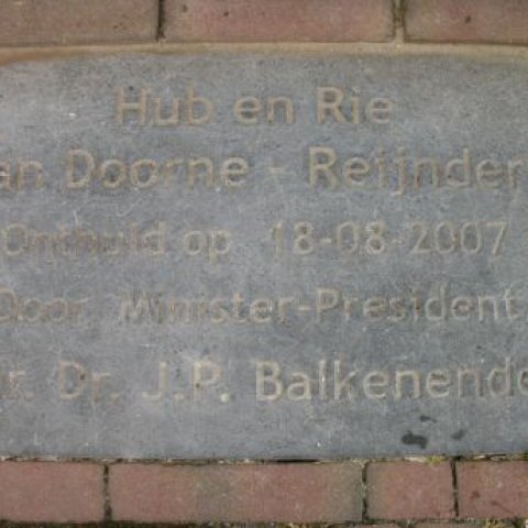 Kunstwerk Huub en Rie van Doorne, informatie over het kunstwerk op een tegel