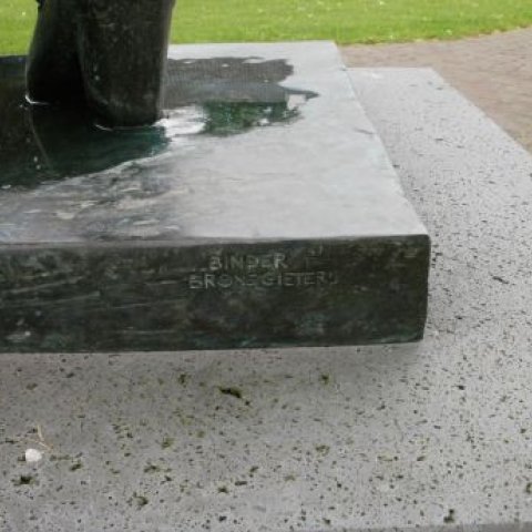 Kunstwerk Huub en Rie van Doorne, voet van het kunstwerk