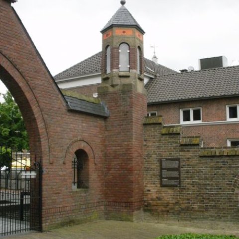 Helft van het kunstwerk Kerhofmuur,