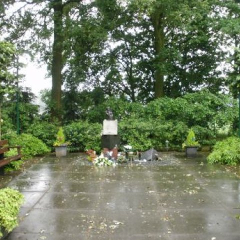 Kunstwerk Monument van het ongeboren kind Jacobshof, van afstand