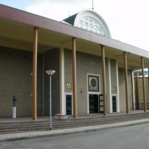 Kerk Neerkant met beeld Willibrordus