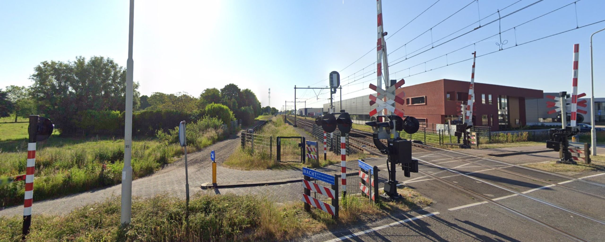 Foto van de spoorwegovergang aan de Binderendreef in Deurne
