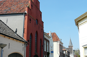 Monumentale panden, kleurrijk beschilderd kerk monument
