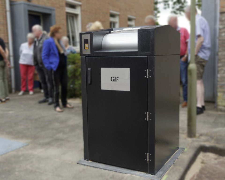 Uitgelichte gf-zuil met mensen op achtergrond
