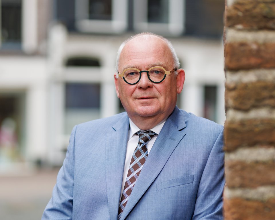 afbeelding waarnemend burgemeester A. Hofland